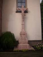 Quelle: Lore Wiucha, Lore Wiucha Kirchendenkmal rechts